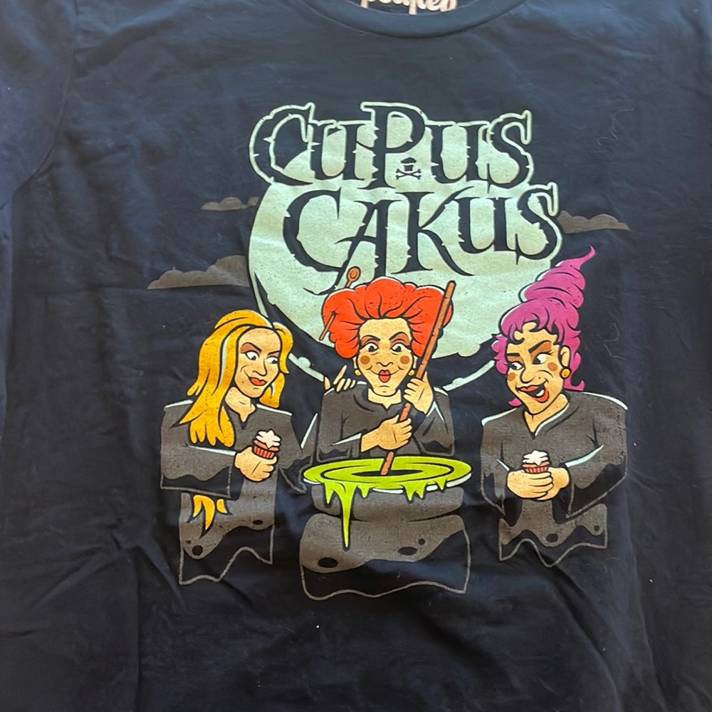 New no tag Johnny Cupcakes women Tshirt in size Large, cotton in navy blue